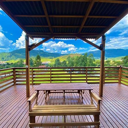 ホテル Tiny House ウルビシ エクステリア 写真