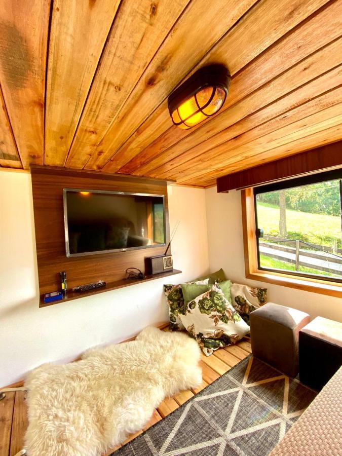 ホテル Tiny House ウルビシ エクステリア 写真