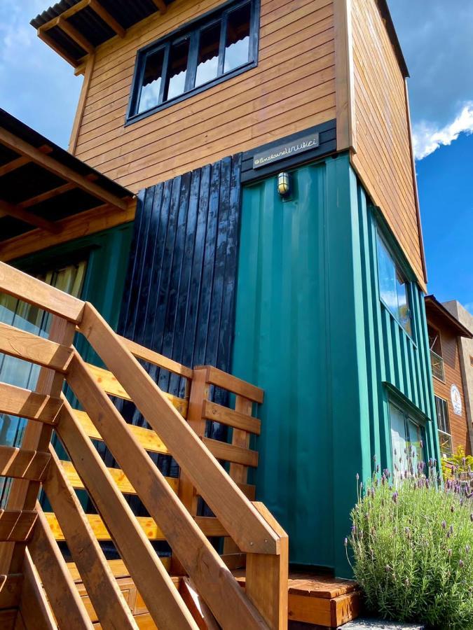 ホテル Tiny House ウルビシ エクステリア 写真