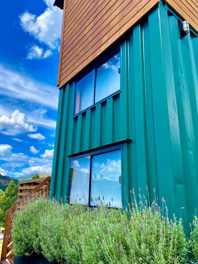 ホテル Tiny House ウルビシ エクステリア 写真